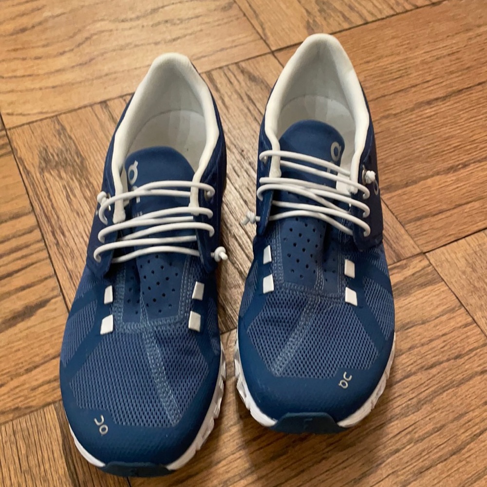 On cloud sneaker